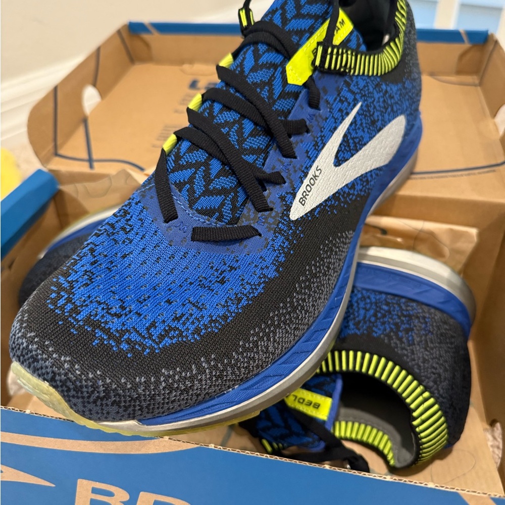 Like new. Men’s Brooks Bedlam Blue and Black Running Shoes. Size 11.5